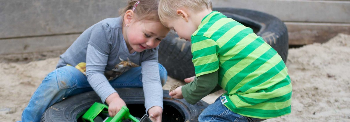 im Kindernest spielen