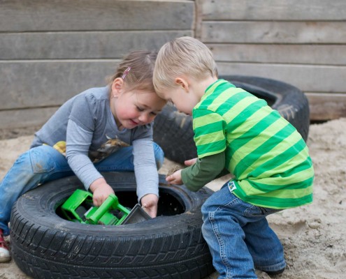 im Kindernest spielen