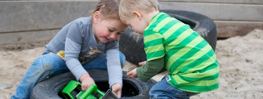 im Kindernest spielen
