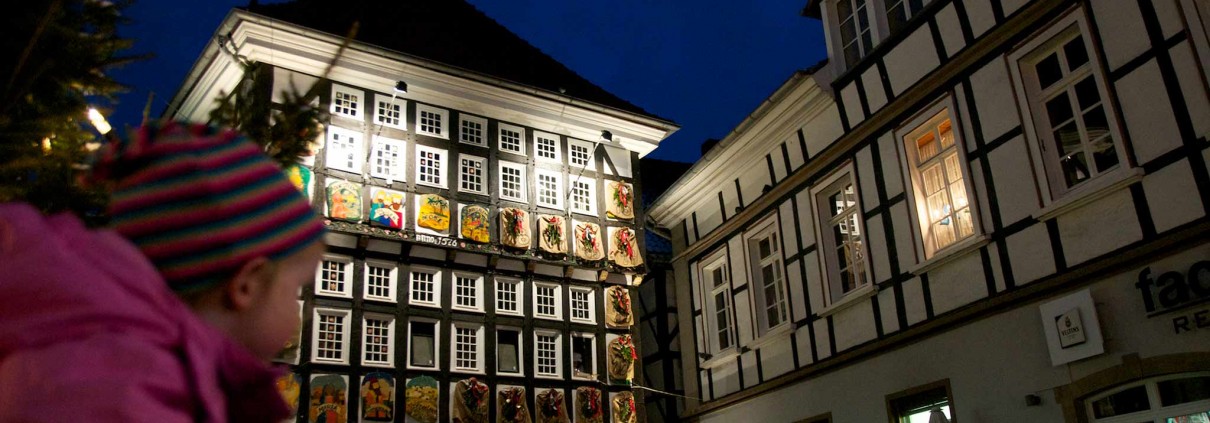Frau Holle auf dem Weihnachtsmarkt Hattingen