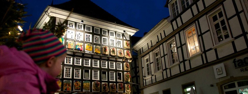 Frau Holle auf dem Weihnachtsmarkt Hattingen
